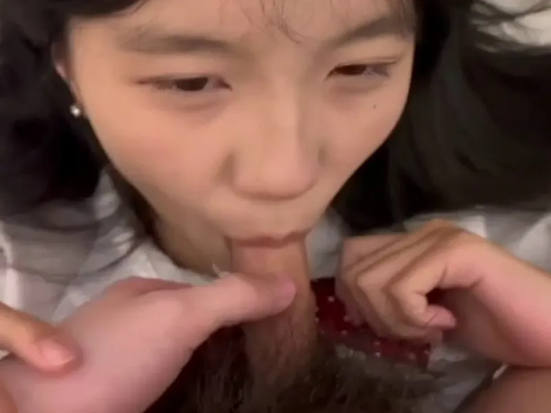 Em loli dễ thương mút chim biến em thành con em đĩ nứng lồn p2